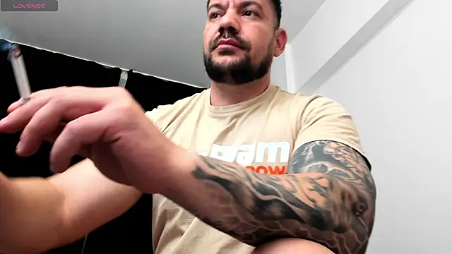 Snapshot of musclemonster31 chatting on November 4, 2025, 2:10 am musclemonster31 online show from November 4, 2025, 2:10 am