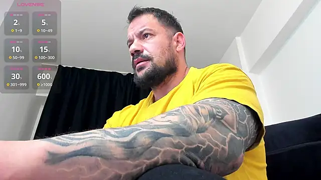 Snapshot of musclemonster31 chatting on May 4, 2026, 3:13 am musclemonster31 online show from May 4, 2026, 3:13 am