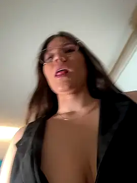 Snapshot of AmelieLaurent_ chatting on November 11, 2025, 8:53 pm AmelieLaurent online show from November 11, 2025, 8:53 pm