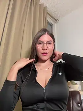 Snapshot of AmelieLaurent_ chatting on November 21, 2025, 4:00 am AmelieLaurent online show from November 21, 2025, 4:00 am