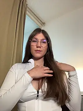 Snapshot of AmelieLaurent_ chatting on December 5, 2025, 3:41 pm AmelieLaurent online show from December 5, 2025, 3:41 pm