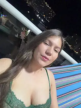 Snapshot of AmelieLaurent_ chatting on December 15, 2025, 11:53 pm AmelieLaurent online show from December 15, 2025, 11:53 pm