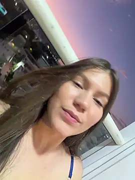 Snapshot of AmelieLaurent_ chatting on December 20, 2025, 11:01 pm AmelieLaurent online show from December 20, 2025, 11:01 pm