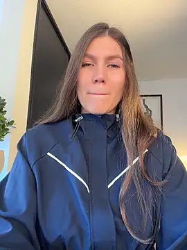 AmelieLaurent  online show from May 6, 2026, 1:27 pm