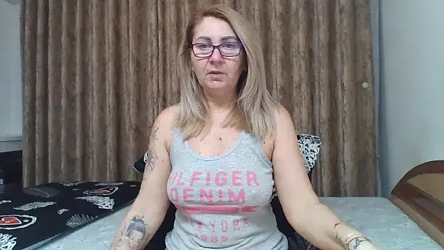 Snapshot of PussyEvely chatting on February 18, 2026, 4:52 am PussyEvely online show from February 18, 2026, 4:52 am