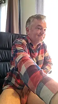 MichOxxford online show from October 15, 2025, 4:12 am