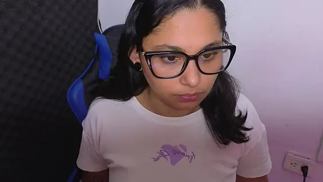 Cuteprincess21 online show from April 2, 2026, 7:44 pm