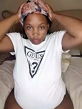 Snapshot of makaviwe chatting on January 21, 2025, 4:27 pm makaviwe online show from January 21, 2025, 4:27 pm