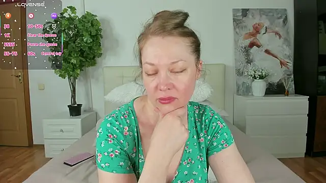 CutieGinger online show from April 8, 2026, 6:24 am