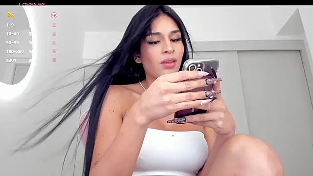 Snapshot of mia_yourmommy chatting on December 6, 2024, 9:35 pm mia yourmommy online show from December 6, 2024, 9:35 pm