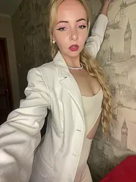 Kristina03 online show from March 12, 2026, 9:32 pm