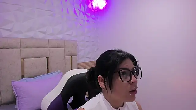 PauletteJ online show from December 22, 2025, 11:51 am