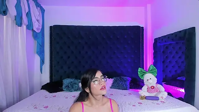 nikolsmithh online show from December 16, 2025, 7:19 pm