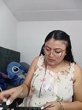 Snapshot of KathieBurning chatting on December 3, 2025, 4:27 pm KathieBurning online show from December 3, 2025, 4:27 pm