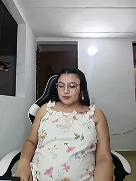 Snapshot of KathieBurning chatting on January 7, 2026, 8:22 pm KathieBurning online show from January 7, 2026, 8:22 pm
