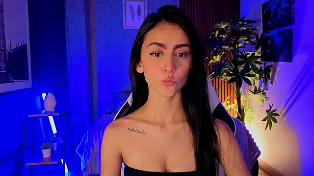 Snapshot of Coralinnee_ chatting on June 16, 2026, 2:14 am Coralinnee online show from June 16, 2026, 2:14 am