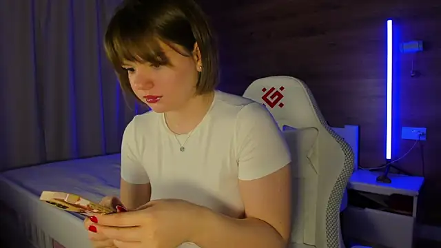 Elizabeth Hottie  online show from April 17, 2026, 11:41 pm