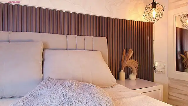 SHANONCLARK online show from November 29, 2025, 6:11 pm