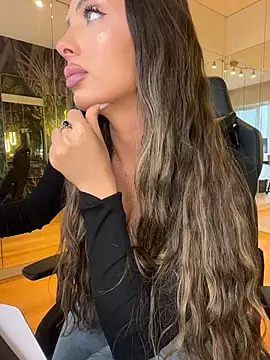 Snapshot of MileySin1111 chatting on February 7, 2026, 1:48 pm MileySin1111 online show from February 7, 2026, 1:48 pm