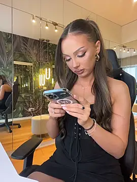 Snapshot of MileySin1111 chatting on February 10, 2026, 12:09 pm MileySin1111 online show from February 10, 2026, 12:09 pm