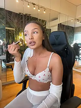 Snapshot of MileySin1111 chatting on February 11, 2026, 1:16 pm MileySin1111 online show from February 11, 2026, 1:16 pm