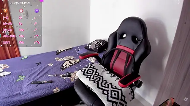 Snapshot of Aron_Baylor chatting on October 2, 2025, 7:10 pm Aron Baylor online show from October 2, 2025, 7:10 pm