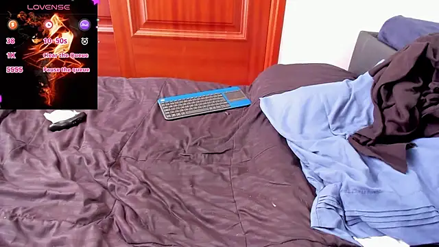 Snapshot of Aron_Baylor chatting on October 16, 2025, 12:28 pm Aron Baylor online show from October 16, 2025, 12:28 pm