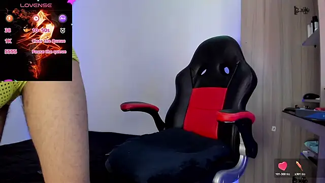 Snapshot of Aron_Baylor chatting on October 25, 2025, 9:28 am Aron Baylor online show from October 25, 2025, 9:28 am