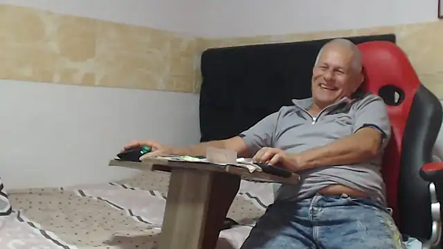 VALENTINO1983  online show from October 11, 2025, 2:00 am