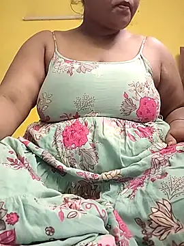 flamingoss online show from April 14, 2026, 9:10 pm