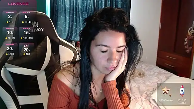 Snapshot of alice_middlee chatting on May 21, 2026, 3:52 pm alice middlee online show from May 21, 2026, 3:52 pm