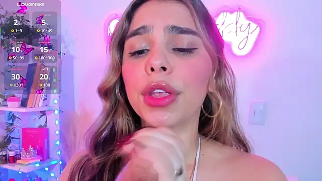 Snapshot of crisbell_lopez chatting on January 10, 2026, 12:34 am crisbell lopez online show from January 10, 2026, 12:34 am