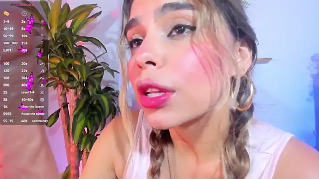 Snapshot of crisbell_lopez chatting on May 4, 2026, 12:39 am crisbell lopez online show from May 4, 2026, 12:39 am