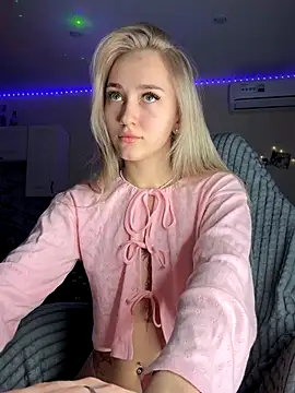 Snapshot of Good__Girl_ chatting on October 23, 2025, 5:44 pm Good Girl online show from October 23, 2025, 5:44 pm