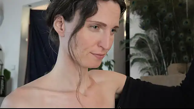 yulladao online show from October 5, 2025, 4:49 pm