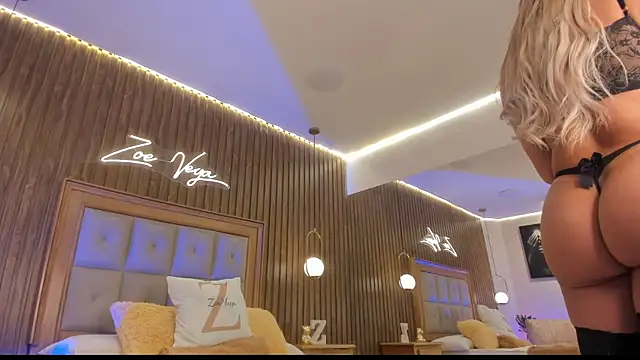 Zoevegass online show from November 10, 2025, 4:17 pm