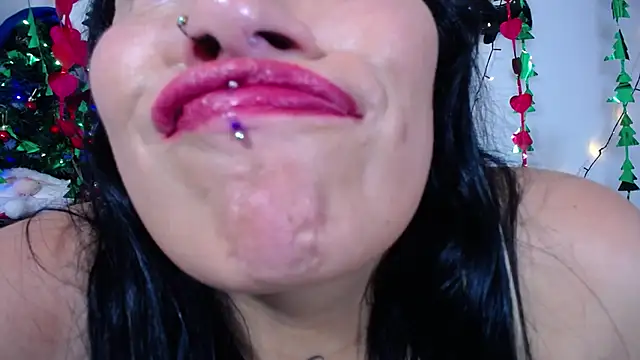 luna sofia69 online show from December 30, 2024, 4:40 pm