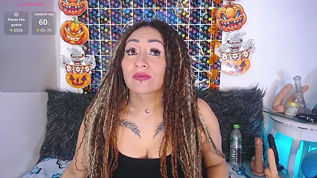 luna sofia69 online show from October 25, 2025, 12:13 pm