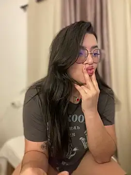 Lia flowers online show from February 20, 2025, 10:59 pm