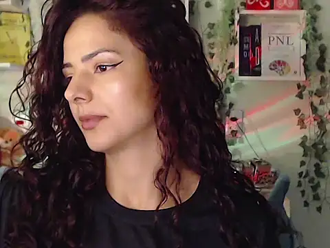 Snapshot of BeellyDance chatting on September 29, 2025, 6:57 pm BeellyDance online show from September 29, 2025, 6:57 pm