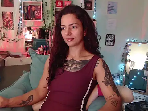 Snapshot of BeellyDance chatting on October 4, 2025, 10:35 am BeellyDance online show from October 4, 2025, 10:35 am