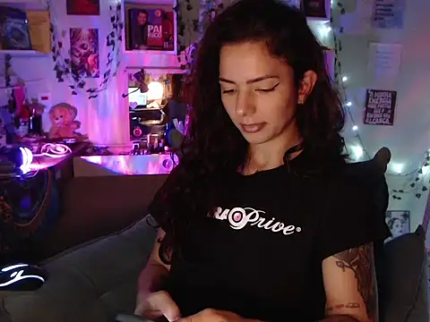 Snapshot of BeellyDance chatting on October 10, 2025, 7:24 pm BeellyDance online show from October 10, 2025, 7:24 pm