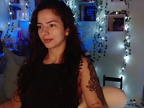 Snapshot of BeellyDance chatting on October 28, 2025, 11:14 am BeellyDance online show from October 28, 2025, 11:14 am