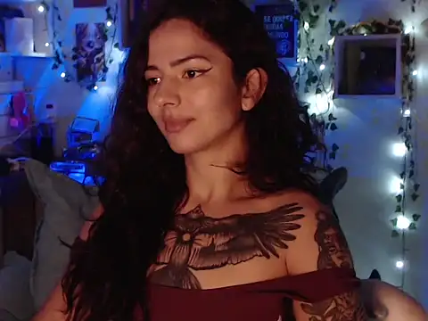 Snapshot of BeellyDance chatting on November 4, 2025, 12:59 pm BeellyDance online show from November 4, 2025, 12:59 pm