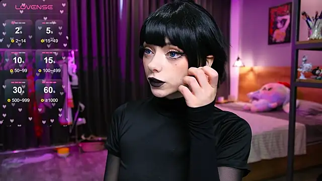 HolliWould  online show from January 17, 2026, 5:56 am