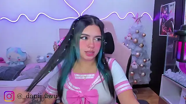 CuteDani  online show from November 27, 2025, 6:15 am