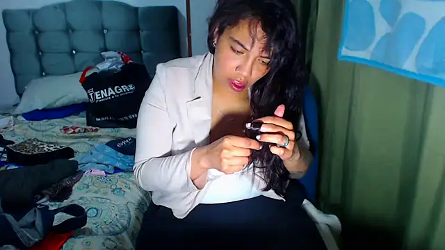 AmaraRoberts420 online show from January 15, 2026, 5:01 am