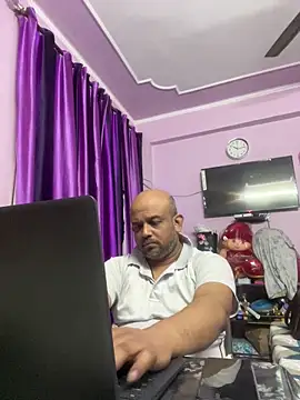 Dick 6inches online show from November 4, 2025, 4:39 pm