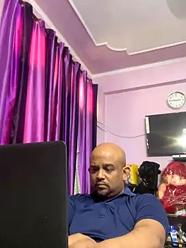 Dick 6inches online show from November 8, 2025, 9:09 am