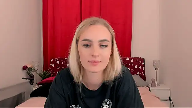 Snapshot of OliviaKisss chatting on February 8, 2025, 3:52 am OliviaKisss online show from February 8, 2025, 3:52 am